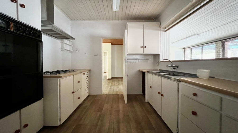 To Let 3 Bedroom Property for Rent in Lionviham Western Cape